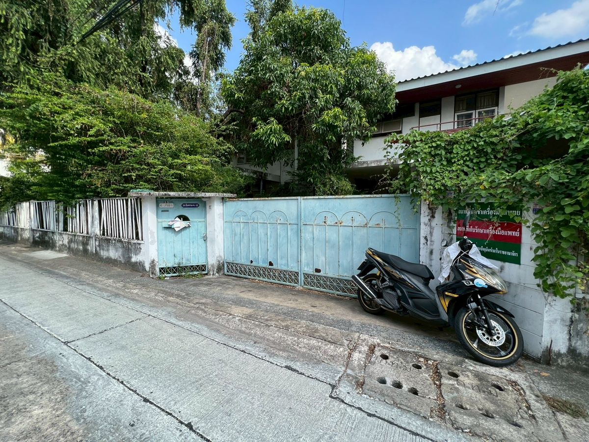 ปล่อย ขาย/เช่า ที่ดินพร้อมสิ่งปลูกสร้าง 1 งาน 55 ตารางวา ใกล้รถไฟฟ้าใต้ดิน