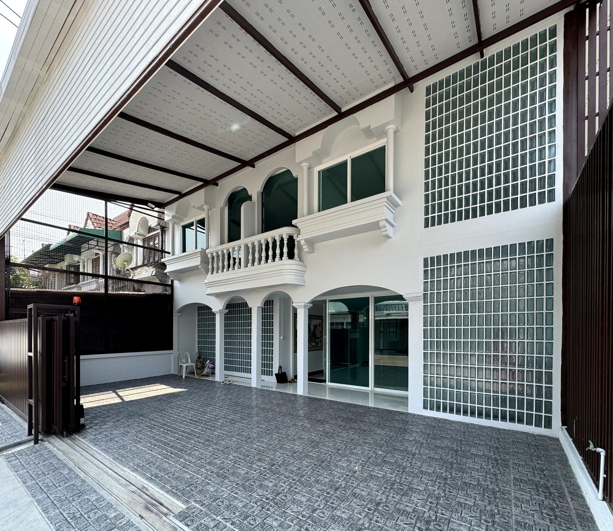 โฮมออฟฟิศ หมู่บ้านฉัตรเกล้าวิลล่า นวมินทร์ 153  ขายและให้เช่า