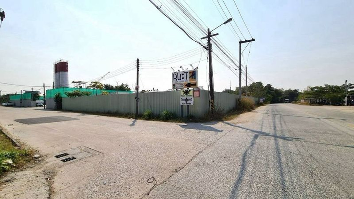 ขายที่ดิน แปลงมุม ใกล้นิคม  ปิ่นทอง 1 ต.บึง-ศรีราชา  เนื้อที่ 4 ไร่ ติดถนน 2 ด้าน