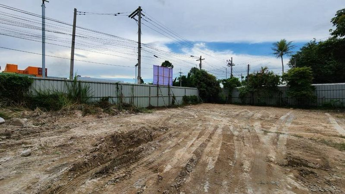 ขายที่ดิน แปลงมุม ใกล้นิคม  ปิ่นทอง 1 ต.บึง-ศรีราชา  เนื้อที่ 4 ไร่ ติดถนน 2 ด้าน